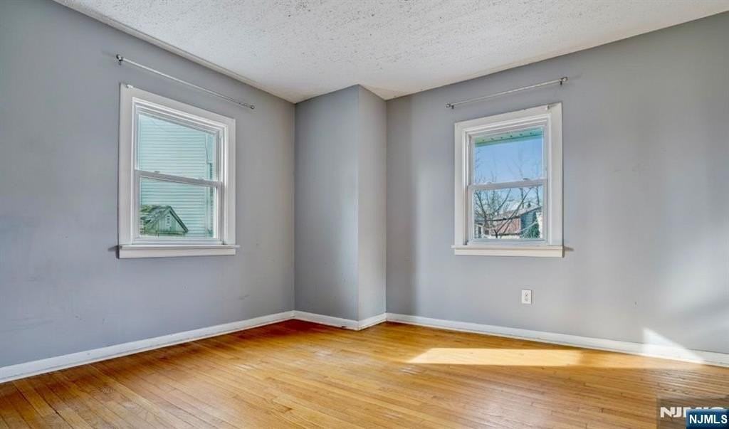 183 Dow Ave - Photo 5 of 12