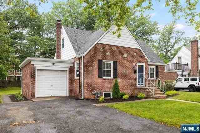 13-08 Plaza Rd - Photo 2 of 31