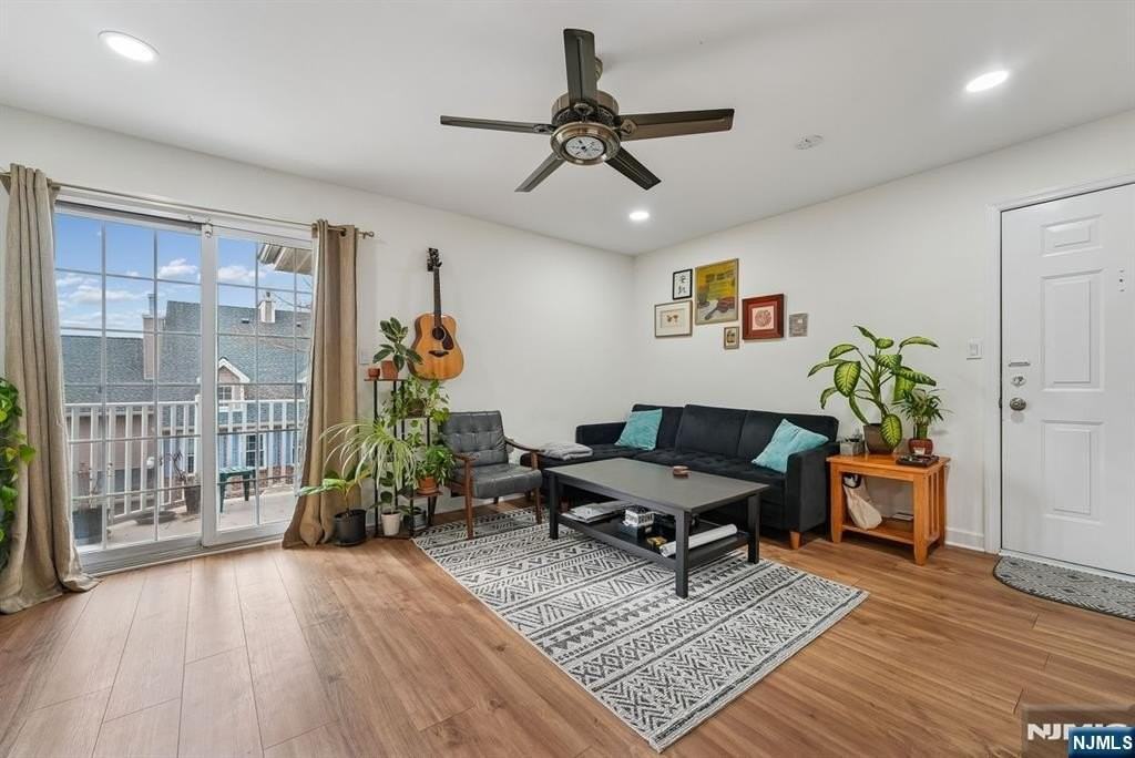 495 Witney Ct - Photo 3 of 11