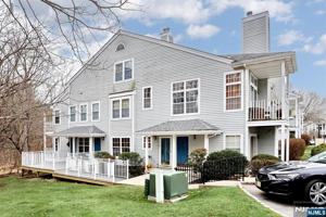 featured image of 1141 Hyde Park Ct