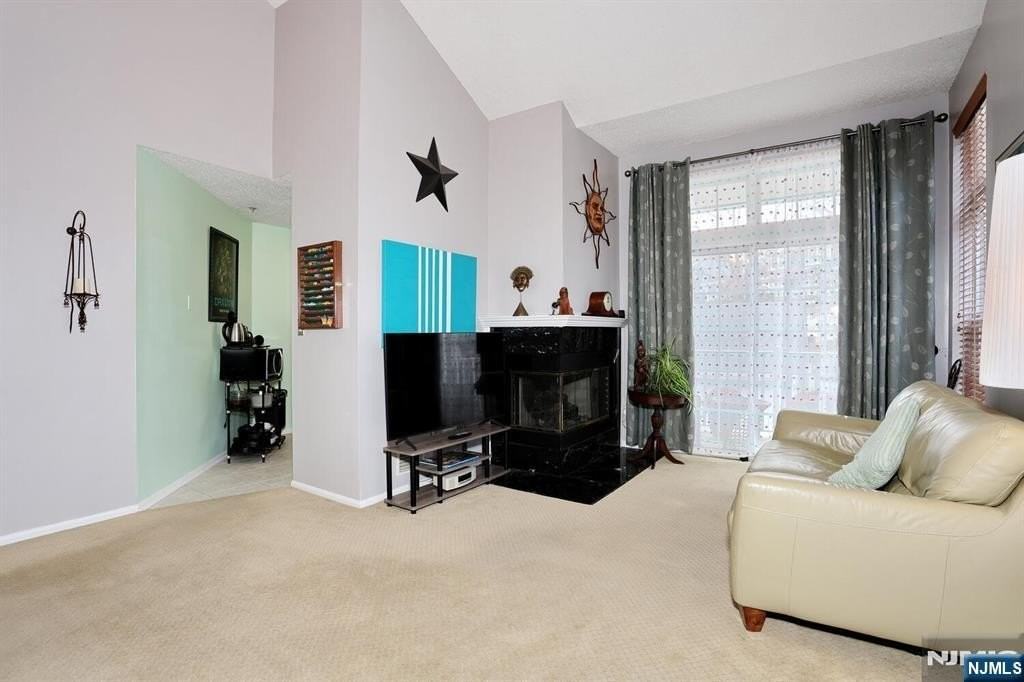 1141 Hyde Park Ct - Photo 7 of 37