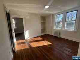 featured image of 197 Lafayette Pl Apt A3
