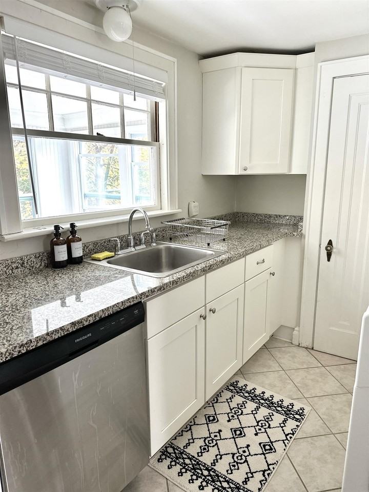 345 Coolidge Ave - Photo 3 of 15