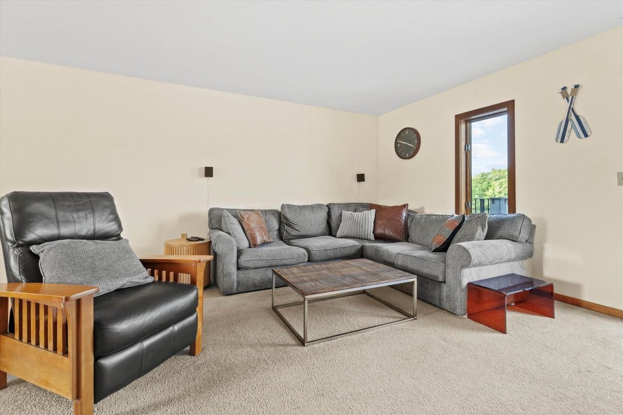 33 River Front Dr #5 - Photo 4 of 30