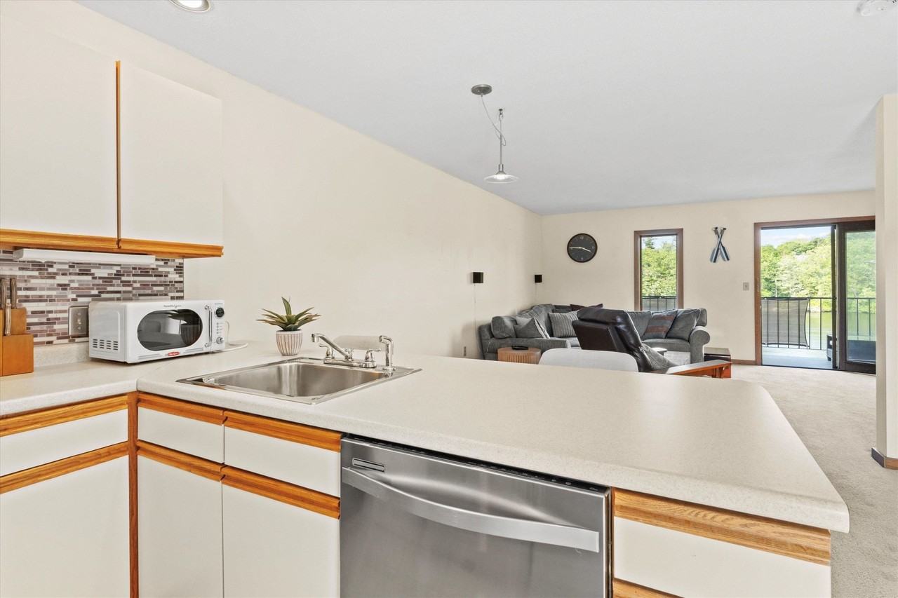 33 River Front Dr #5 - Photo 7 of 30