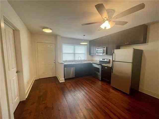 1417 Annunciation St #H - Photo 3 of 10