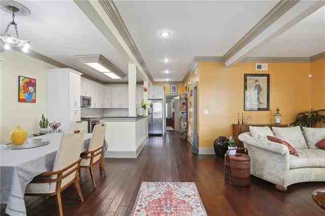 2634 Marengo St - Photo 5 of 27