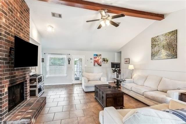 202 Laurel Ct - Photo 3 of 17