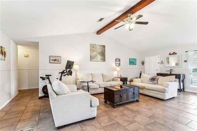 202 Laurel Ct - Photo 4 of 17