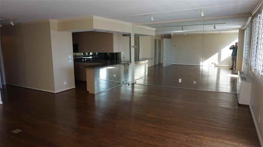 3883 Turtle Creek Blvd #1114 - Photo 4 of 28