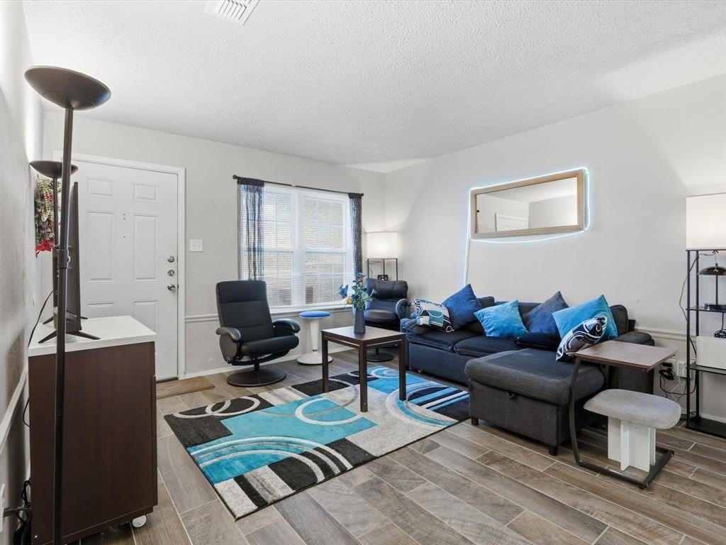 2040 Oakwood Ct - Photo 5 of 18