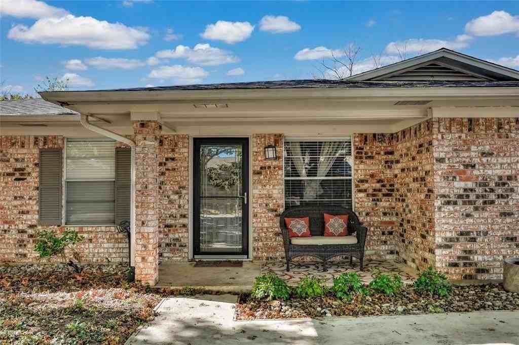 1203 Aspen Rd - Photo 4 of 40