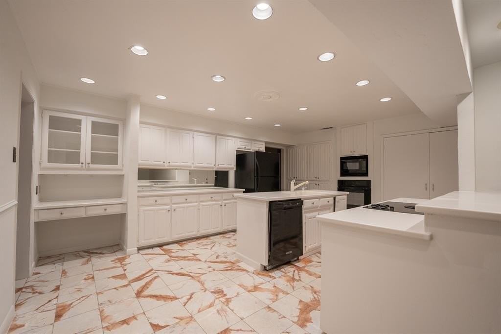 2004 Carmel Dr - Photo 4 of 25