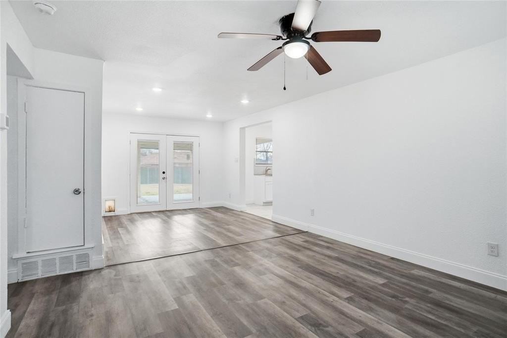 3822 Calgary Ct E - Photo 2 of 16