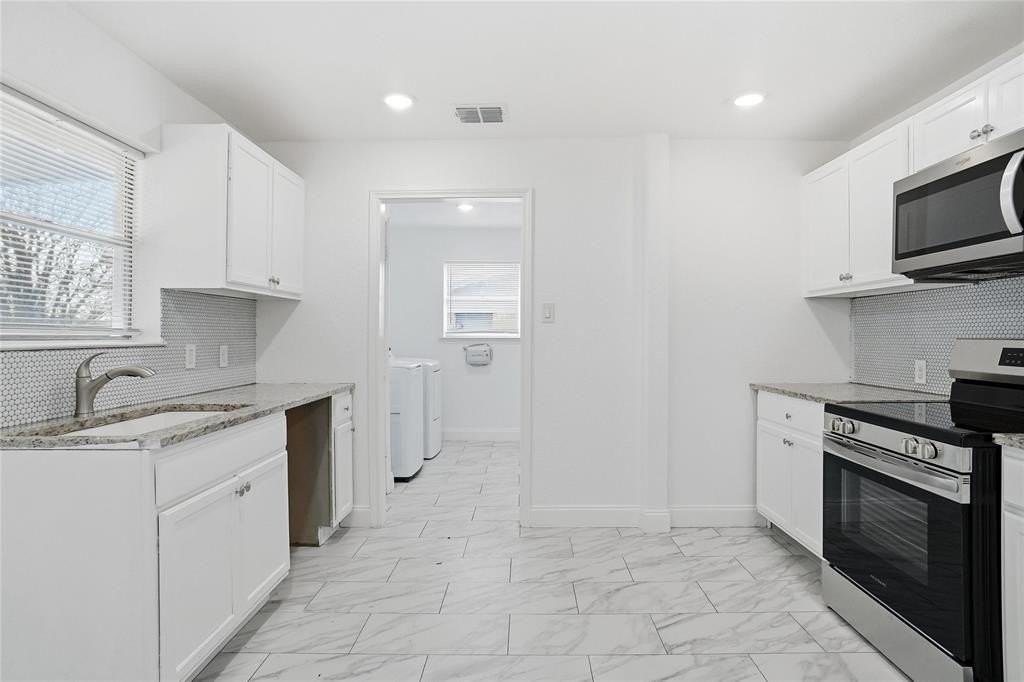 3822 Calgary Ct E - Photo 5 of 16