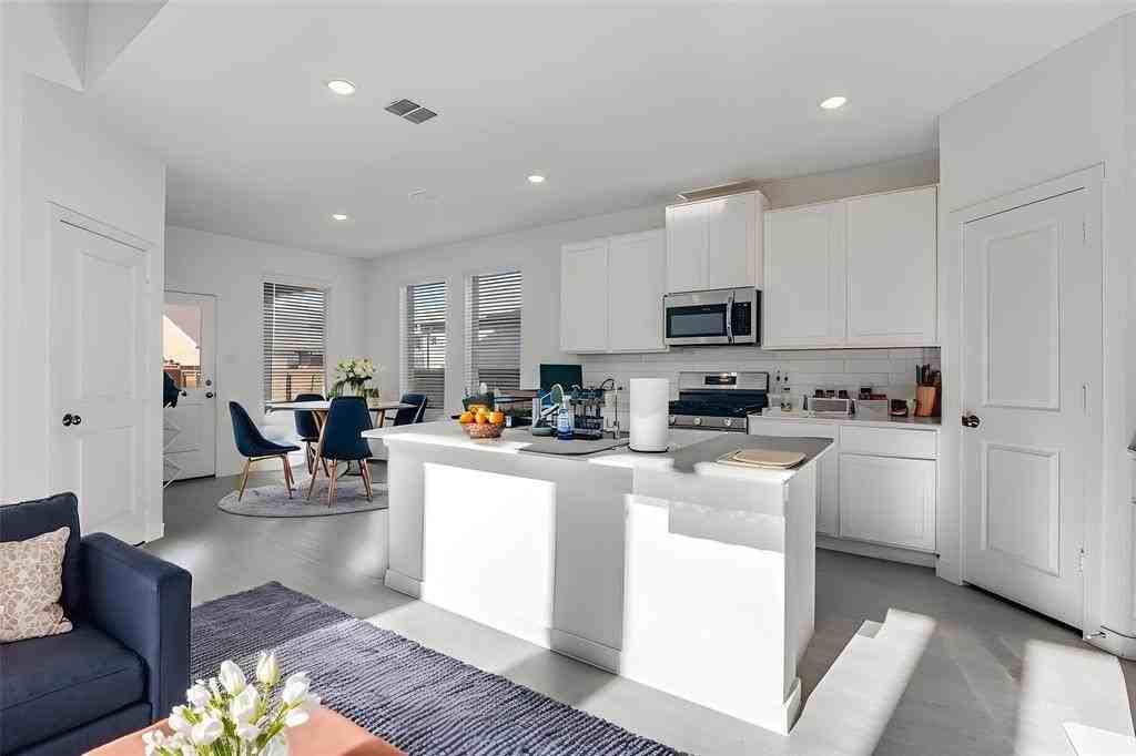 4016 Daisy Hollow Loop - Photo 3 of 32