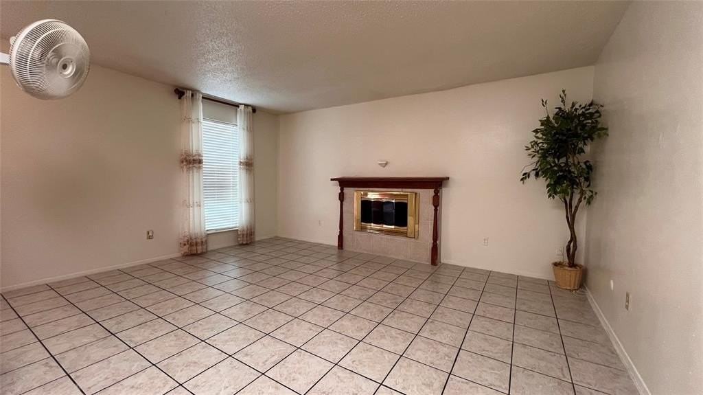 2721 Petersburg Dr - Photo 3 of 14