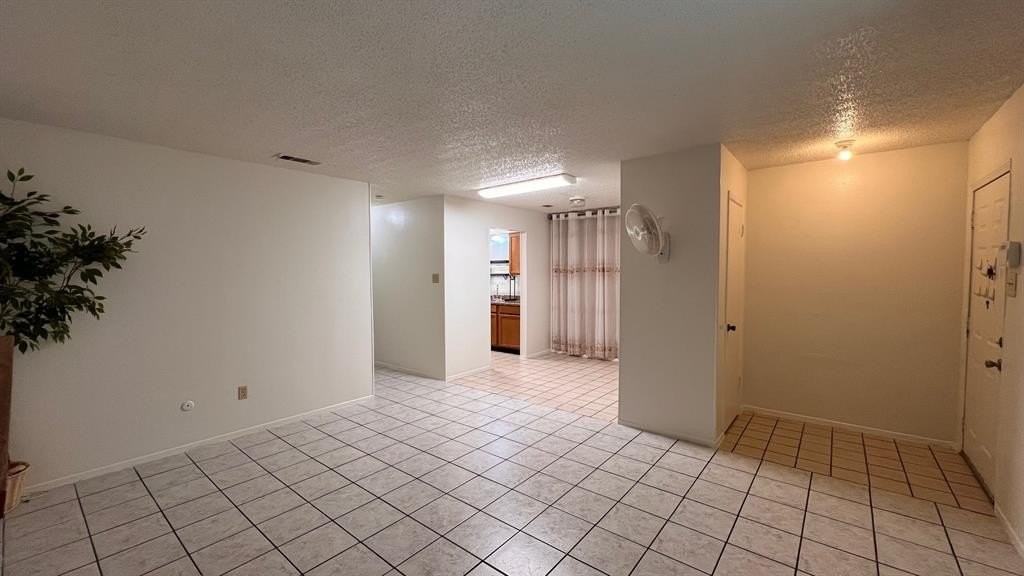 2721 Petersburg Dr - Photo 4 of 14