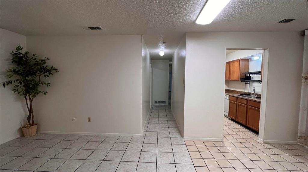 2721 Petersburg Dr - Photo 5 of 14