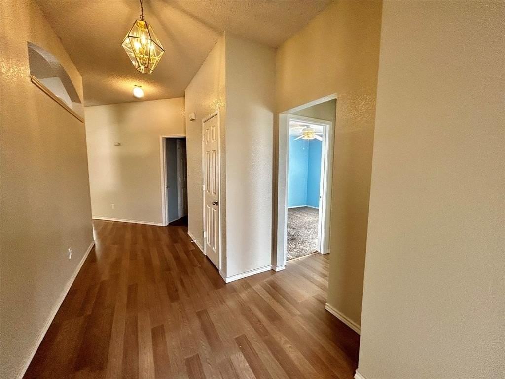 909 Meadowlark Dr - Photo 2 of 21