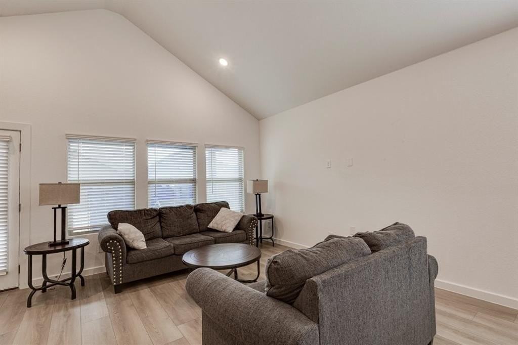 1233 Eagle Mountain Dr - Photo 5 of 27