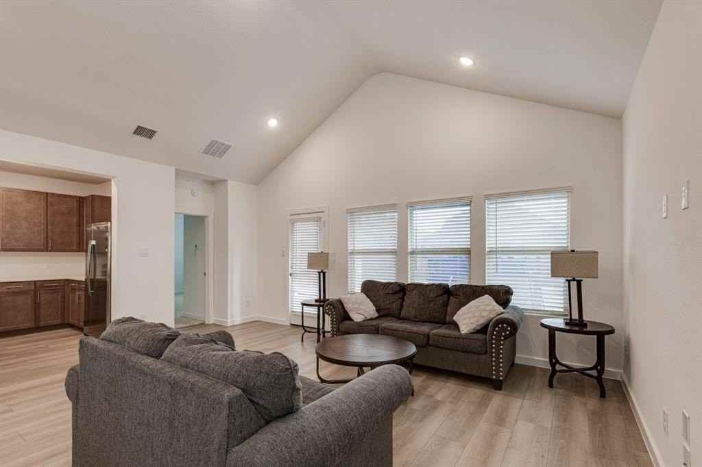 1233 Eagle Mountain Dr - Photo 6 of 27