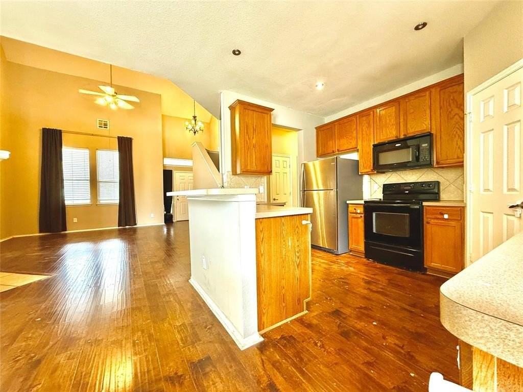 9922 Wethers Field Cir - Photo 6 of 40