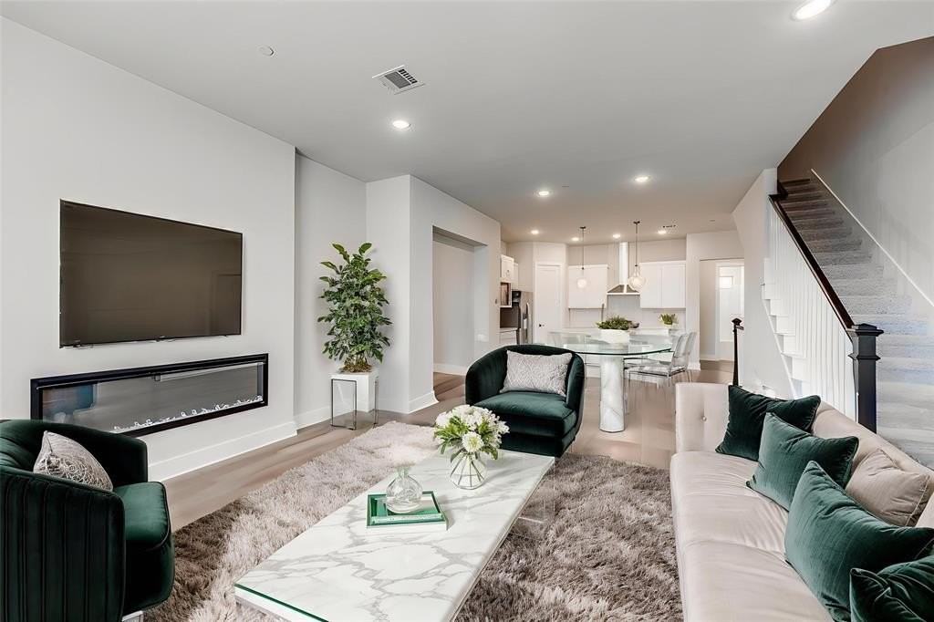 909 Heights Way - Photo 2 of 17