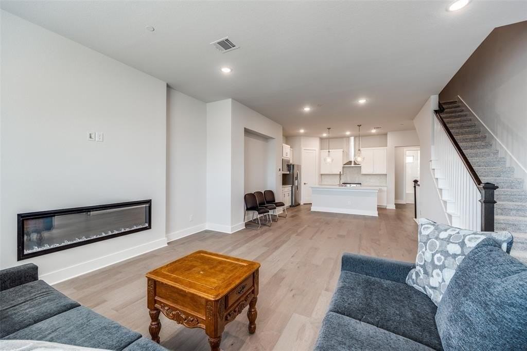 909 Heights Way - Photo 3 of 17