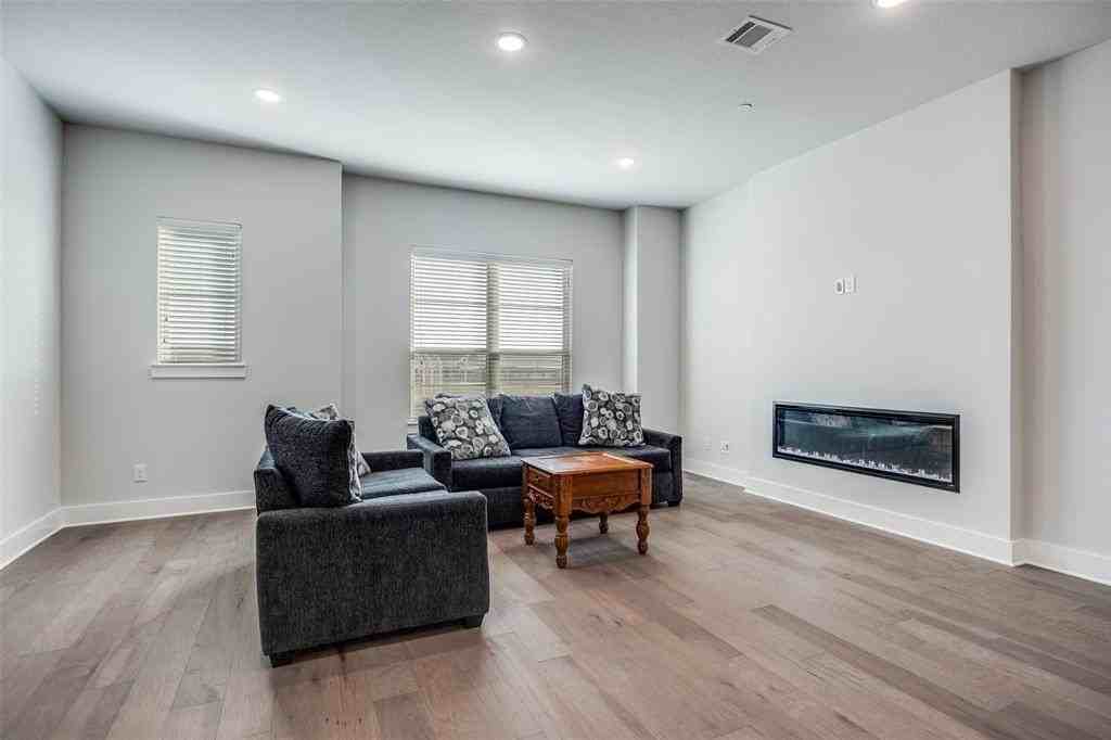 909 Heights Way - Photo 5 of 17