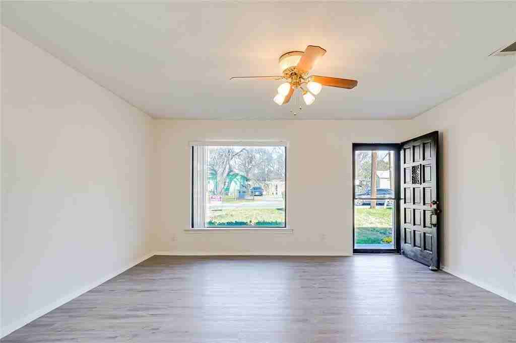 7721 Mohawk Dr - Photo 5 of 33