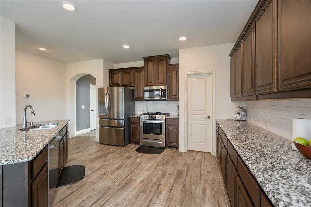 205 Oakcrest Dr - Photo 6 of 30