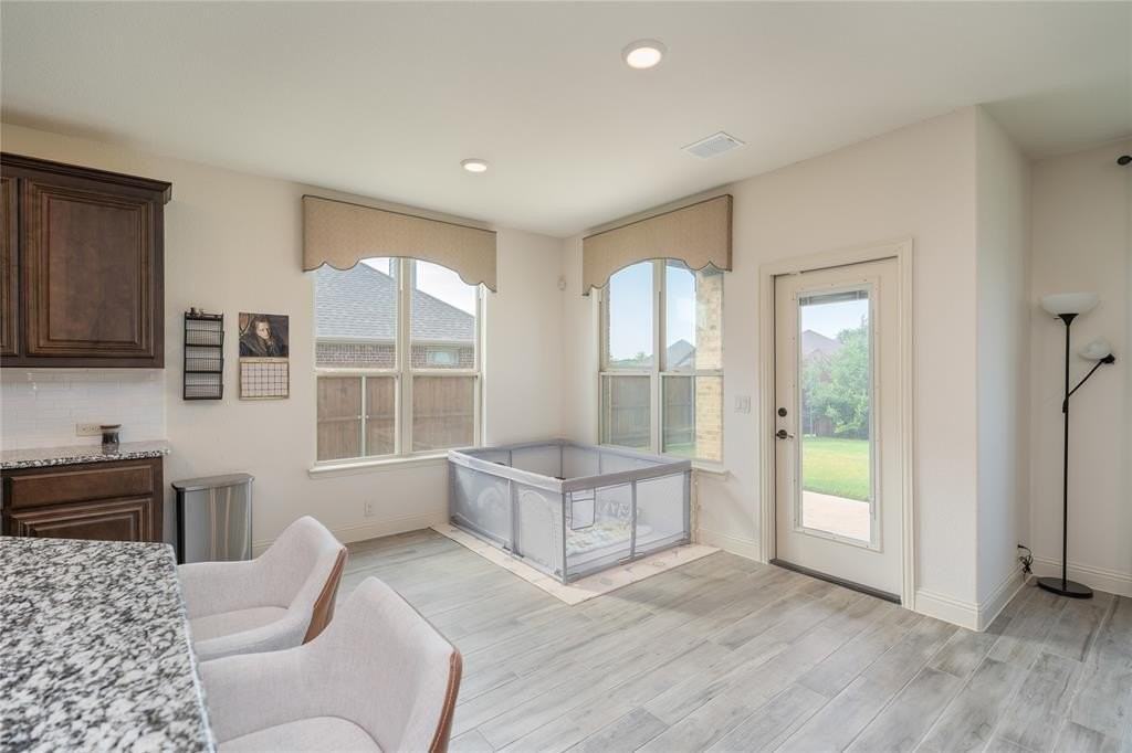 205 Oakcrest Dr - Photo 7 of 30