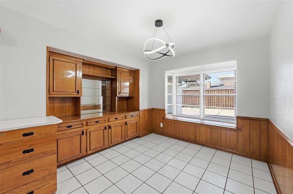 1421 Glenbrook Dr - Photo 4 of 24