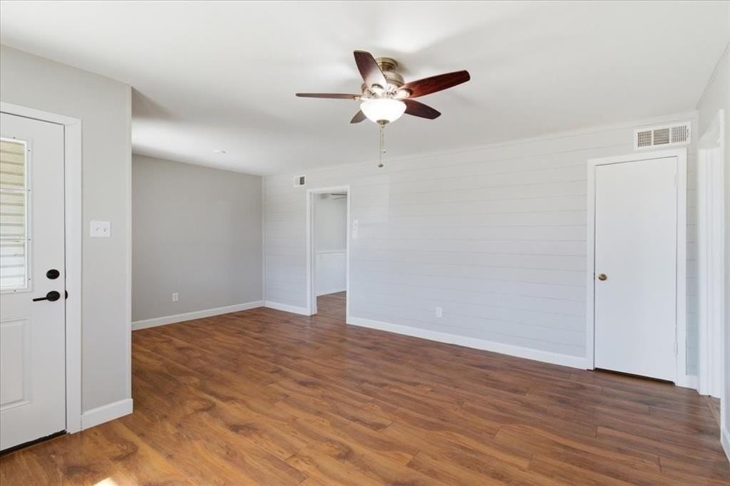 3131 Longmeade Dr - Photo 7 of 24