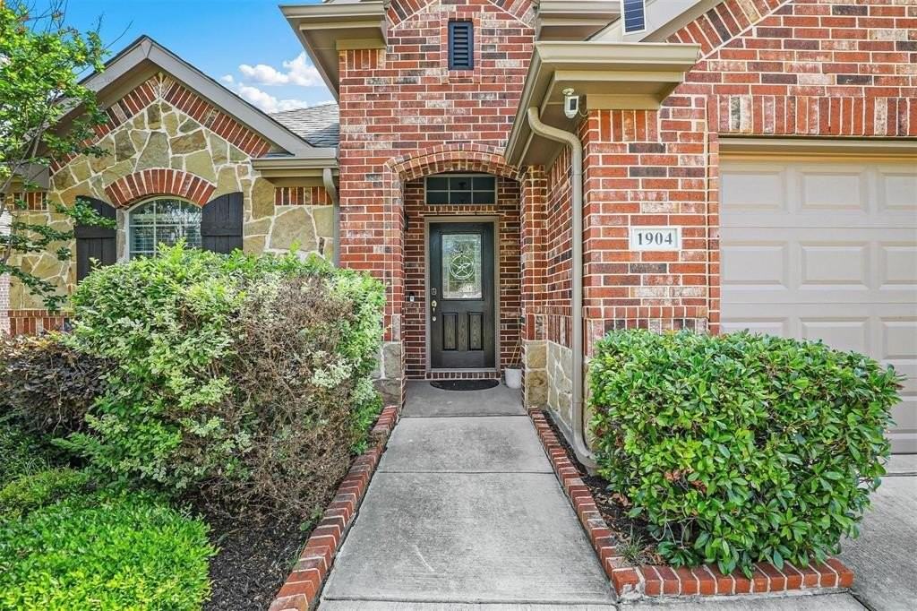 1904 Hidden Fairway Dr - Photo 3 of 28