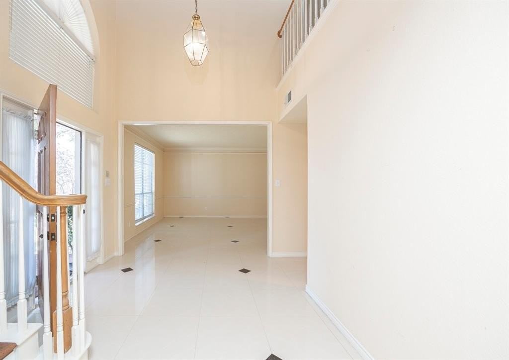 7405 Stoney Point Dr - Photo 3 of 38