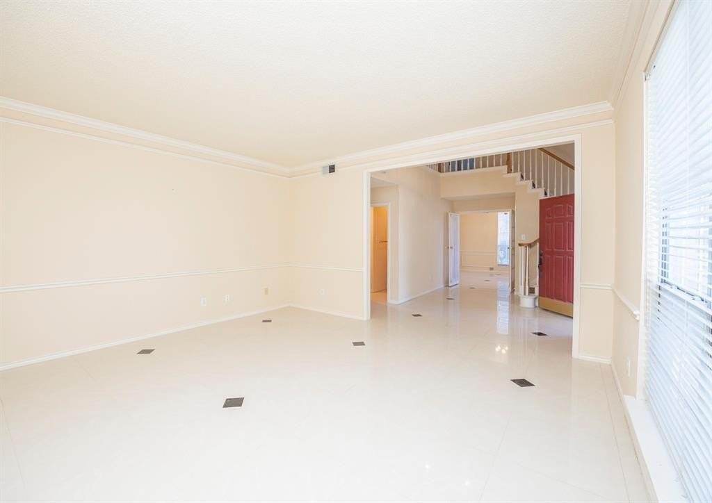 7405 Stoney Point Dr - Photo 5 of 38