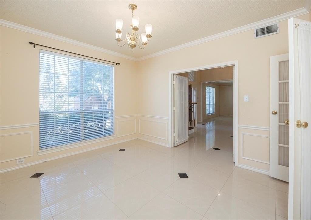 7405 Stoney Point Dr - Photo 7 of 38