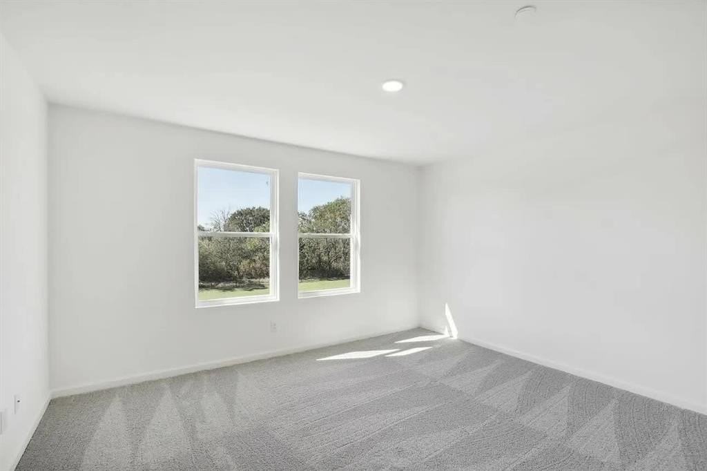 233 Berthe Ct - Photo 4 of 11