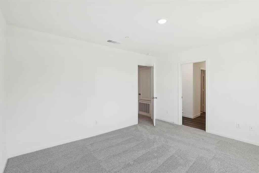 233 Berthe Ct - Photo 5 of 11