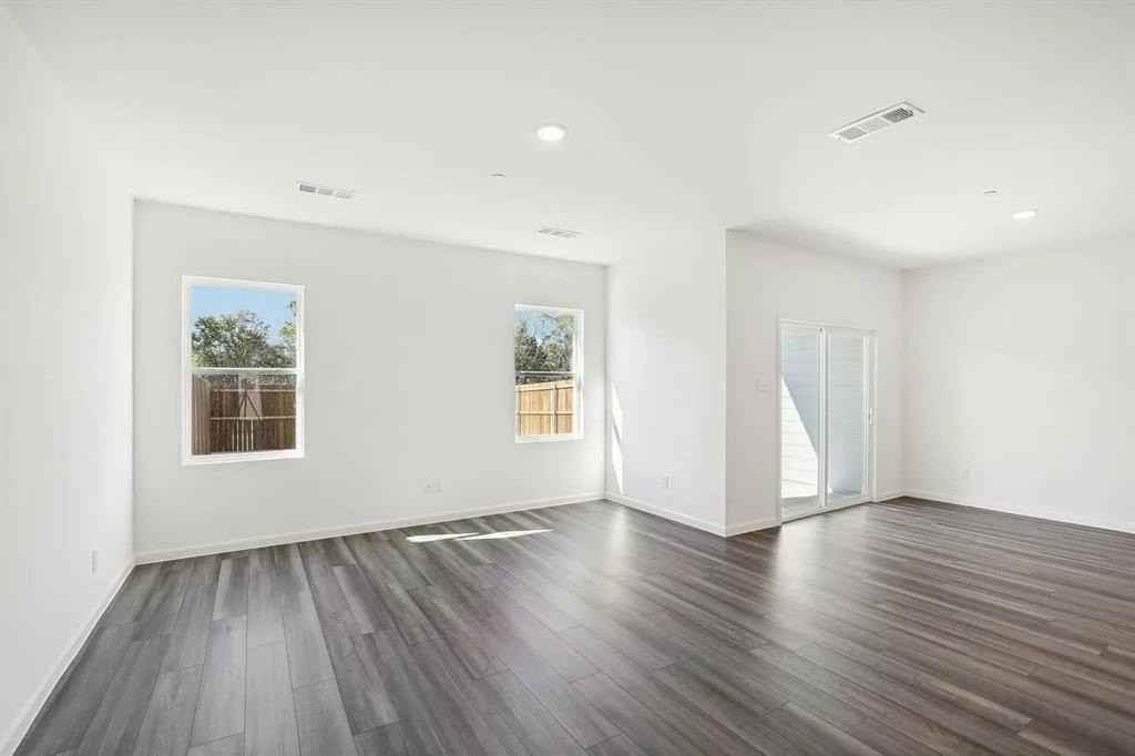 233 Berthe Ct - Photo 7 of 11