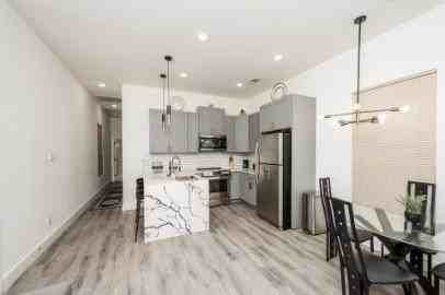 2216 Dyson St - Photo 2 of 13