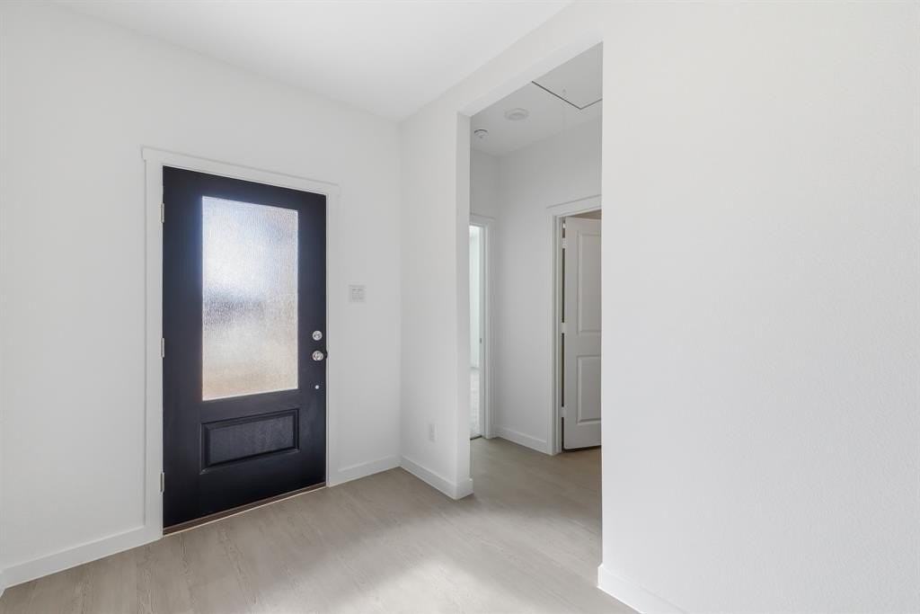 4912 Ascot Way - Photo 3 of 35