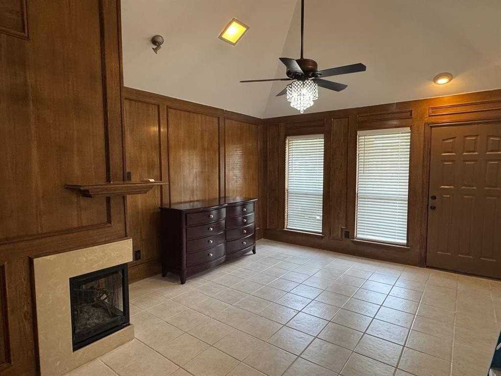 703 Red Oak Dr - Photo 2 of 20