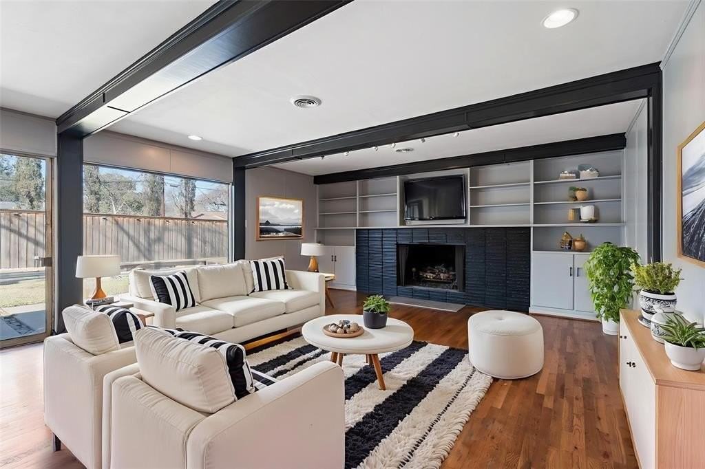 6527 Axton Cir - Photo 3 of 26