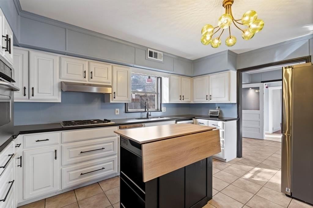 6527 Axton Cir - Photo 6 of 26