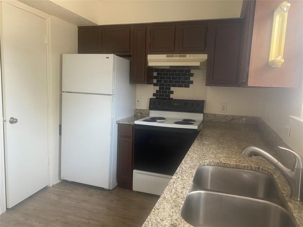 2809 Wimbledon Ct #C - Photo 5 of 23