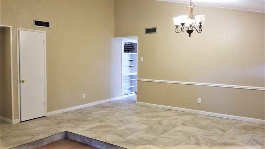 1503 Camelia Dr - Photo 4 of 11