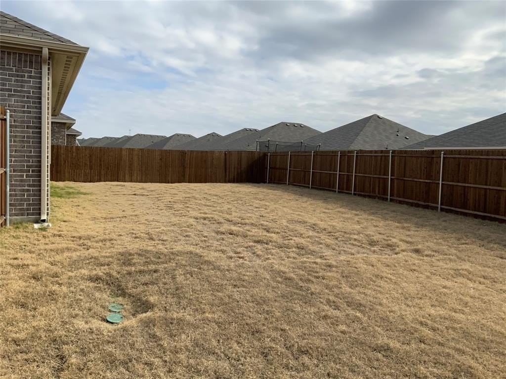 605 Merriam Dr - Photo 4 of 40